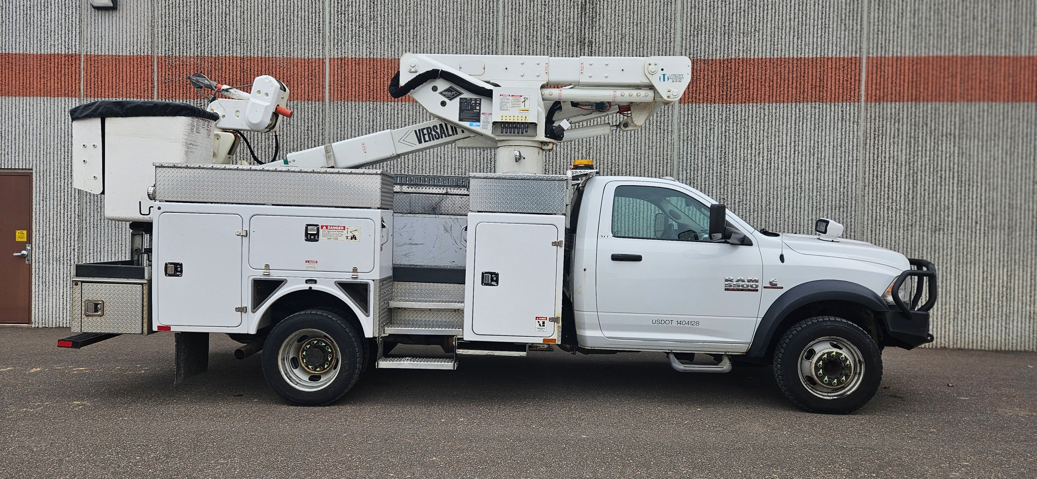 bucket truck